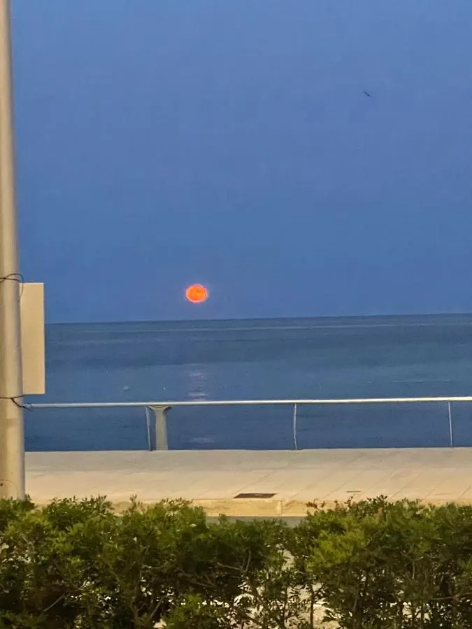 Appartamento Incantevole A Menton Fronte Spiaggia Apartment